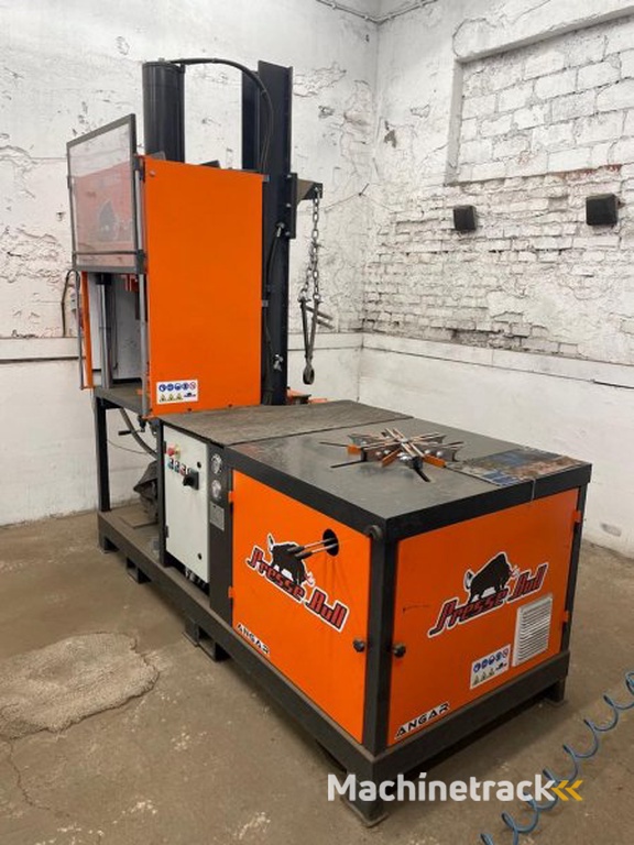 _JINÉ (IT/NL) Presse Bull/Bronneberg - Angar 3