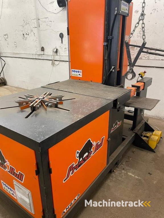 _JINÉ (IT/NL) Presse Bull/Bronneberg - Angar 3