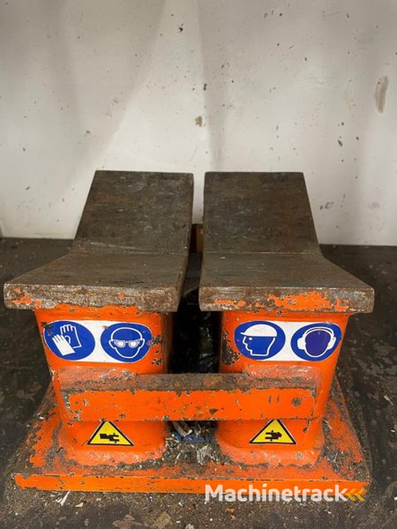 _JINÉ (IT/NL) Presse Bull/Bronneberg - Angar 3