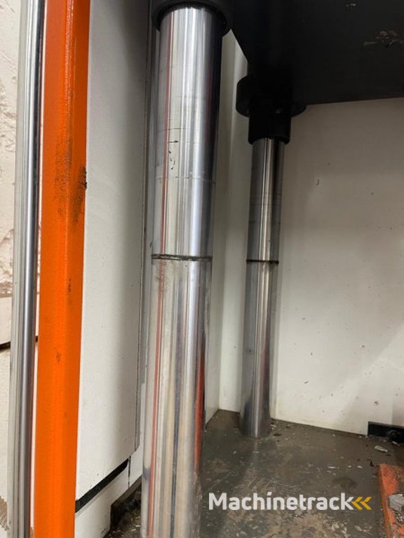 _JINÉ (IT/NL) Presse Bull/Bronneberg - Angar 3