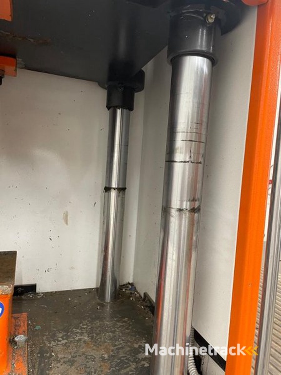 _JINÉ (IT/NL) Presse Bull/Bronneberg - Angar 3