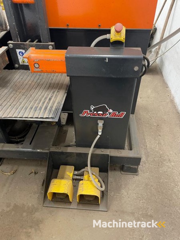 _JINÉ (IT/NL) Presse Bull/Bronneberg - Angar 3