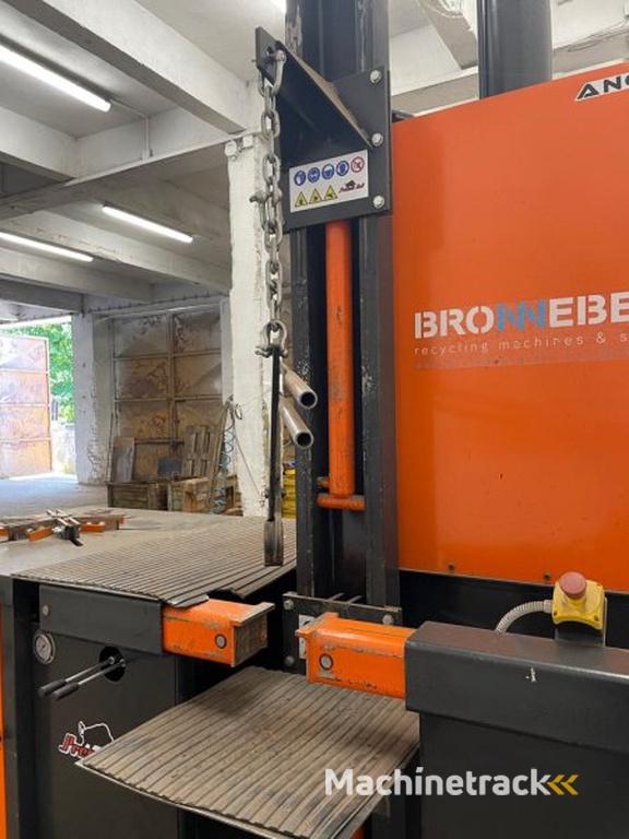 _JINÉ (IT/NL) Presse Bull/Bronneberg - Angar 3