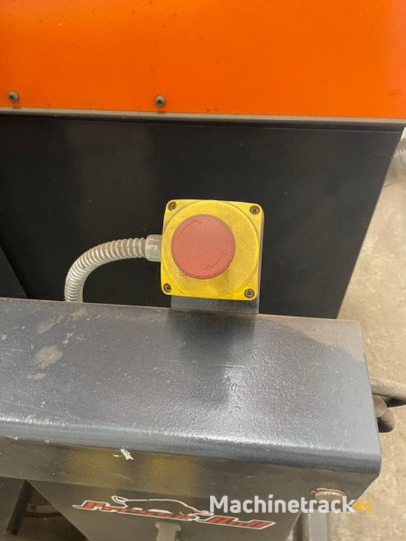 _JINÉ (IT/NL) Presse Bull/Bronneberg - Angar 3