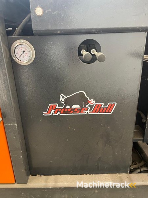 _JINÉ (IT/NL) Presse Bull/Bronneberg - Angar 3