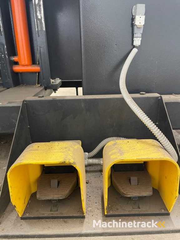 _JINÉ (IT/NL) Presse Bull/Bronneberg - Angar 3