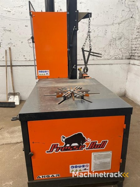 _JINÉ (IT/NL) Presse Bull/Bronneberg - Angar 3