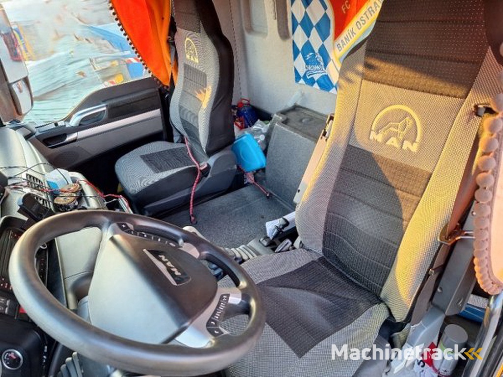 MAN TGS 26.440 +Palfinger PK26001 +Schwarzmüller