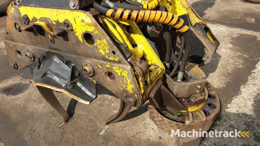 John Deere 1270 E (+CH7)