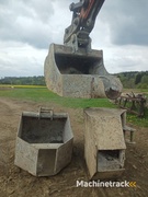 jiné-strickland-rhinox