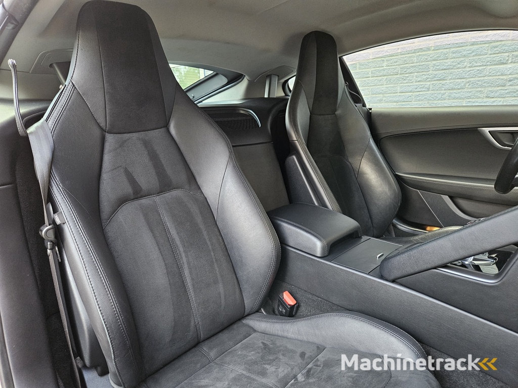 Jaguar F-TYPE 3.0 V6 RWD R-Dynamic