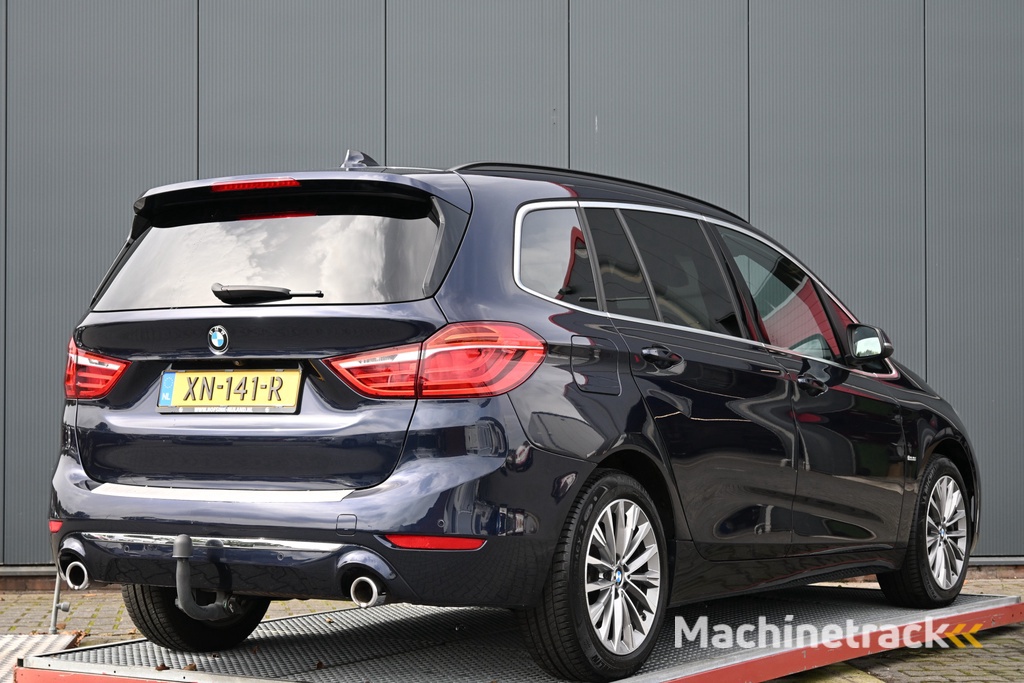 BMW 2-serie Gran Tourer 220i High Executive trekhaak panoramadak leer