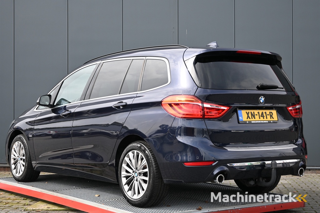 BMW 2-serie Gran Tourer 220i High Executive trekhaak panoramadak leer