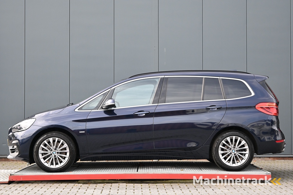 BMW 2-serie Gran Tourer 220i High Executive trekhaak panoramadak leer