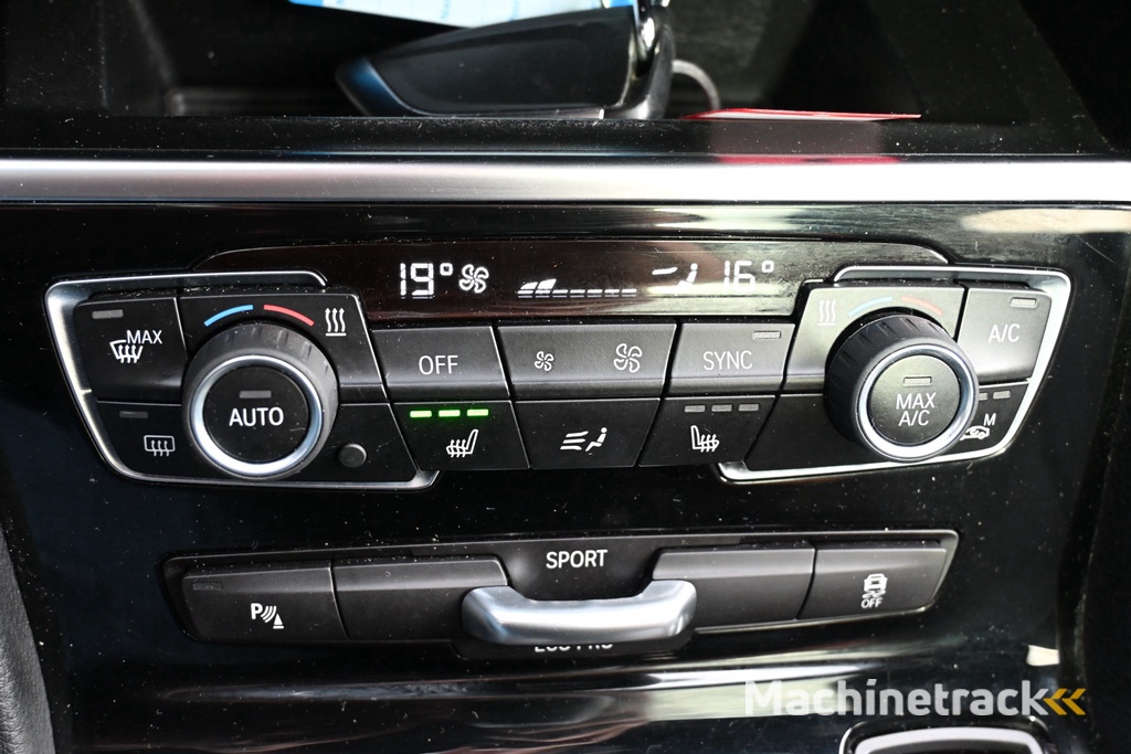 BMW 2-serie Gran Tourer 220i High Executive trekhaak panoramadak leer