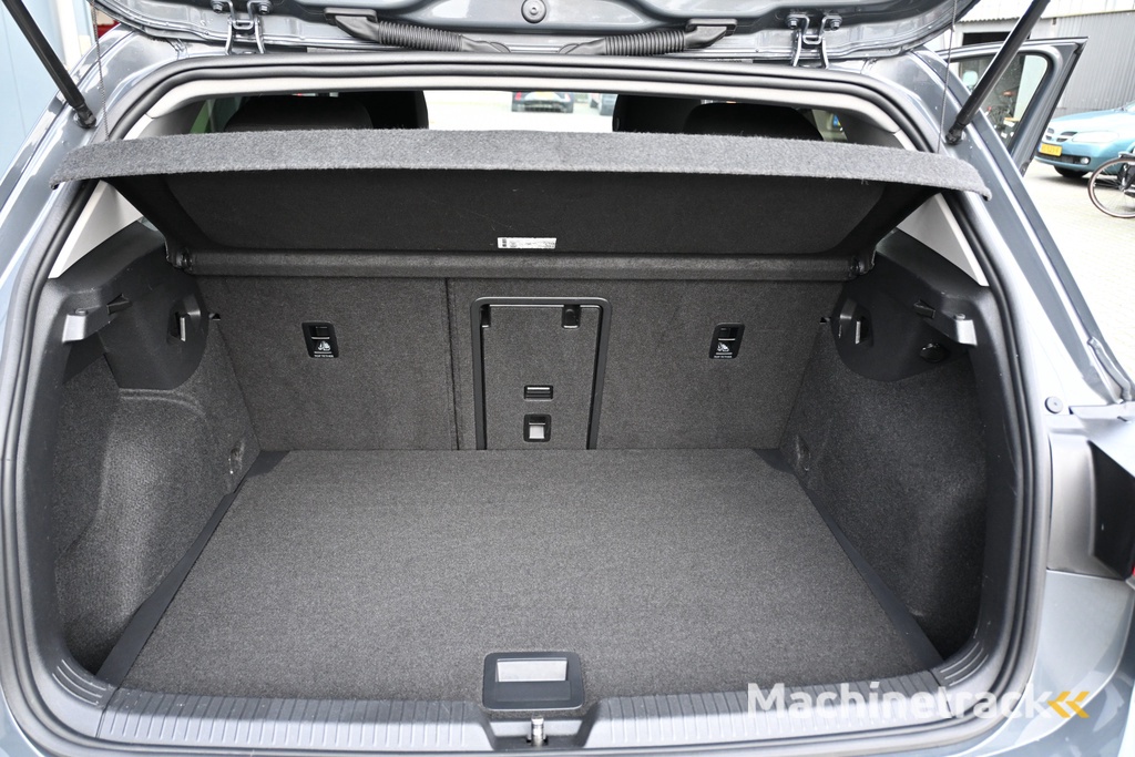 Volkswagen Golf 1.5 TSI Life Business