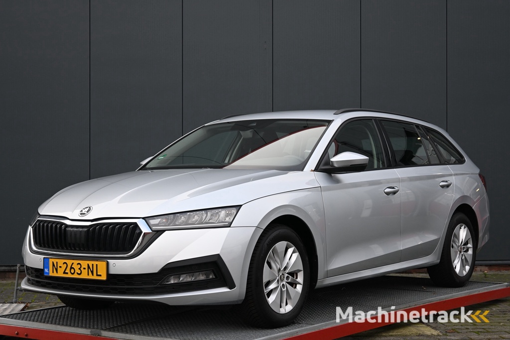 ŠKODA Octavia Combi 1.0 TSI Business Edition camera