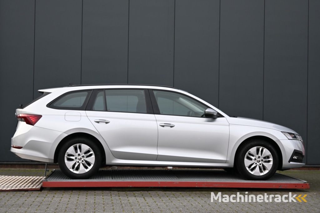 ŠKODA Octavia Combi 1.0 TSI Business Edition camera