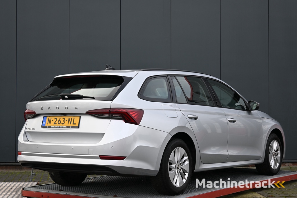 ŠKODA Octavia Combi 1.0 TSI Business Edition camera