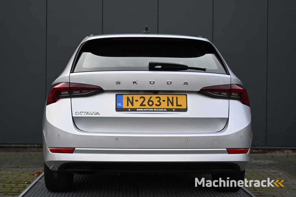 ŠKODA Octavia Combi 1.0 TSI Business Edition camera