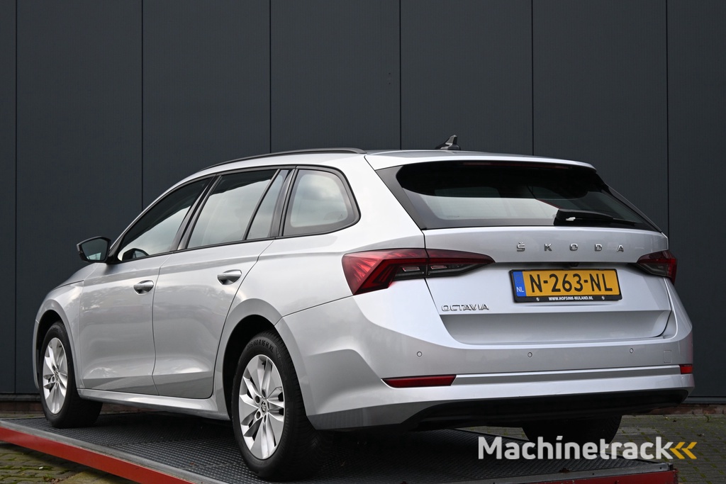 ŠKODA Octavia Combi 1.0 TSI Business Edition camera
