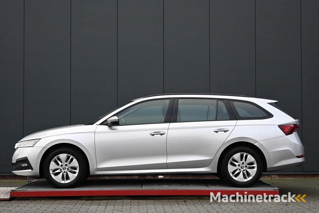 ŠKODA Octavia Combi 1.0 TSI Business Edition camera