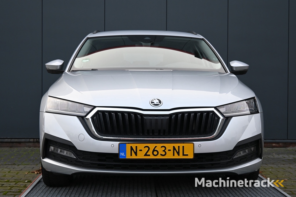 ŠKODA Octavia Combi 1.0 TSI Business Edition camera