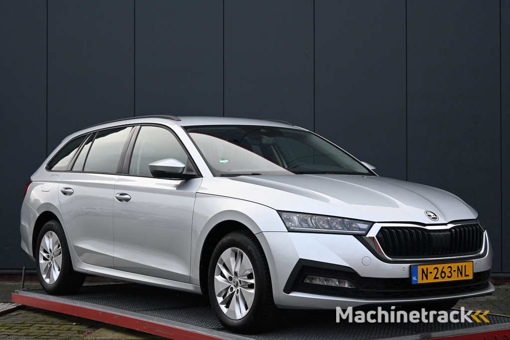 ŠKODA Octavia Combi 1.0 TSI Business Edition camera