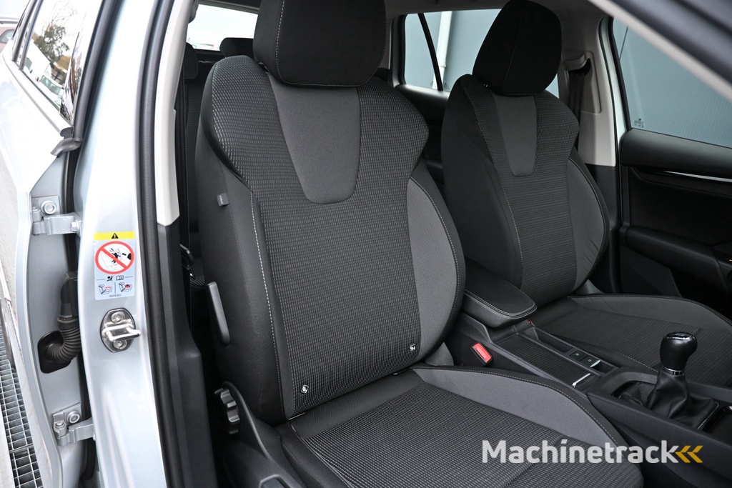 ŠKODA Octavia Combi 1.0 TSI Business Edition camera