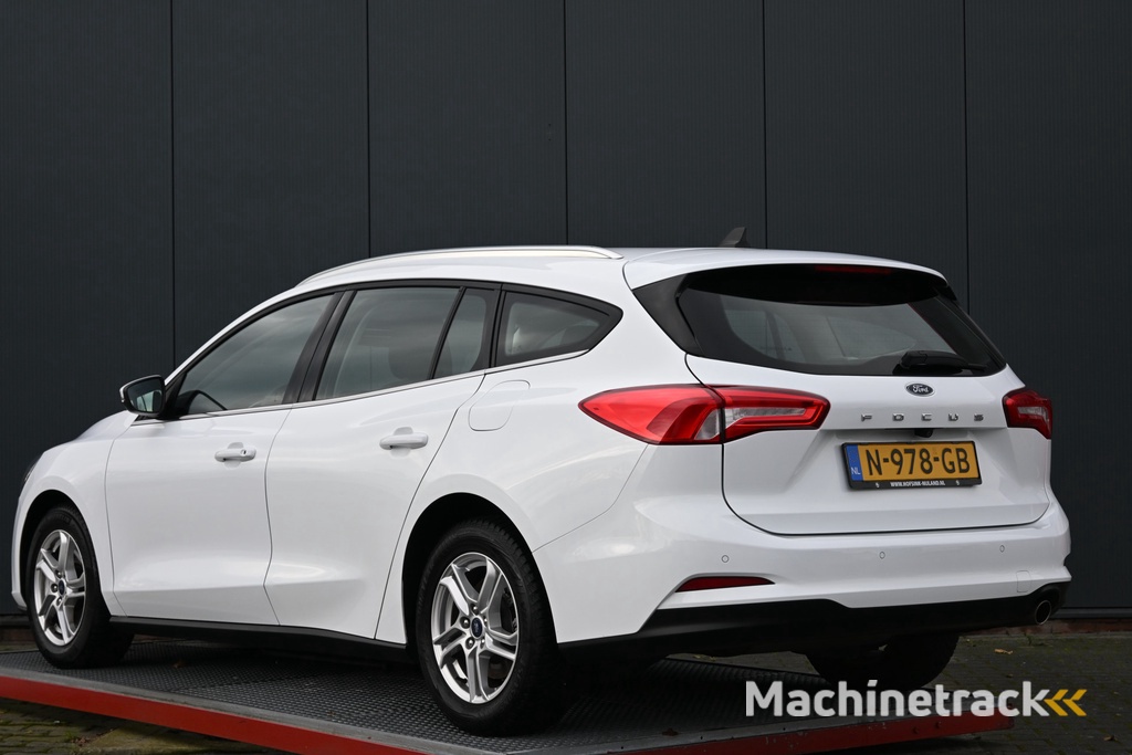 Ford Focus Wagon 1.0 EcoBoost Trend Edition Business camera