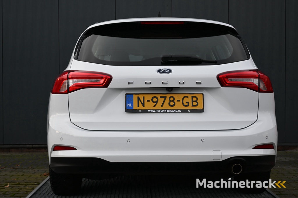 Ford Focus Wagon 1.0 EcoBoost Trend Edition Business camera
