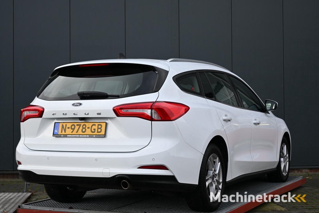 Ford Focus Wagon 1.0 EcoBoost Trend Edition Business camera