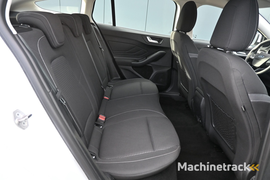 Ford Focus Wagon 1.0 EcoBoost Trend Edition Business camera