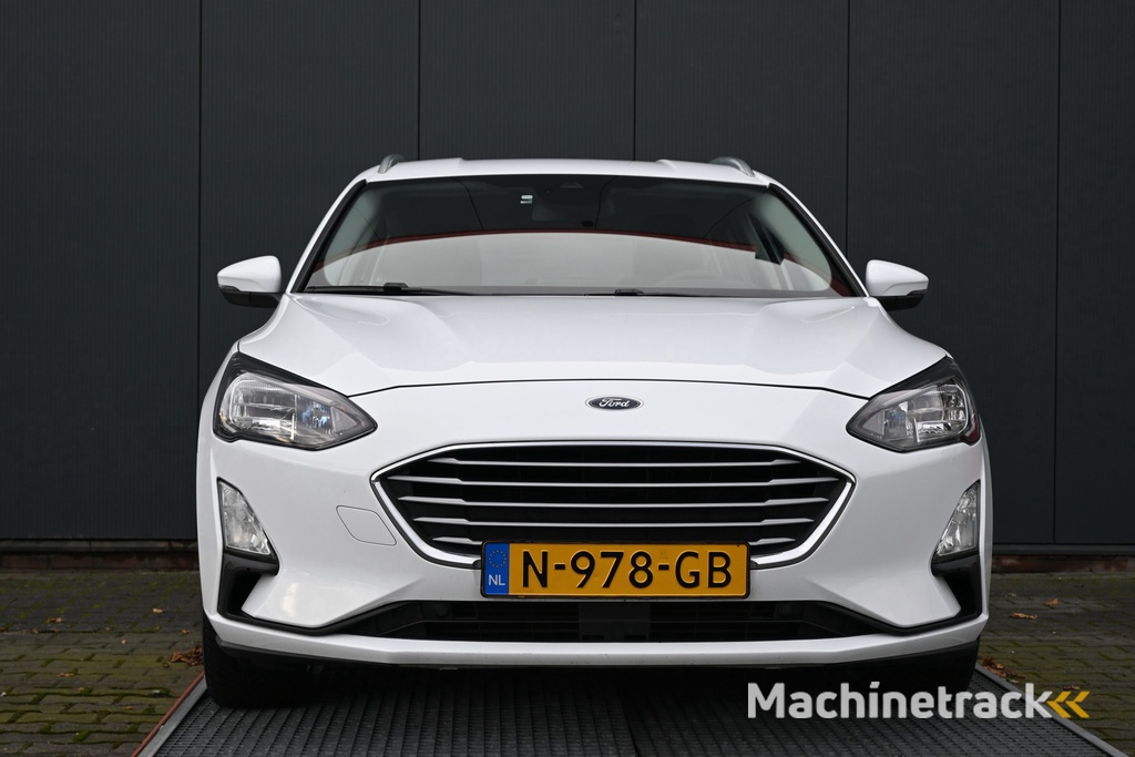 Ford Focus Wagon 1.0 EcoBoost Trend Edition Business camera