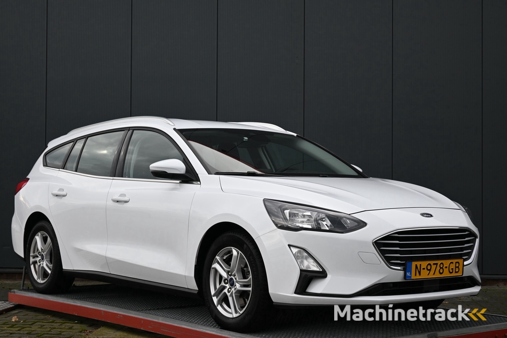 Ford Focus Wagon 1.0 EcoBoost Trend Edition Business camera