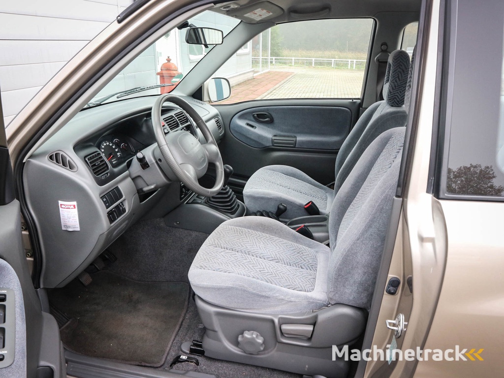 Suzuki Grand Vitara 1.6 Metal Top Wide Body | Audio | Elektrische ramen | Centrale vergrendeling |