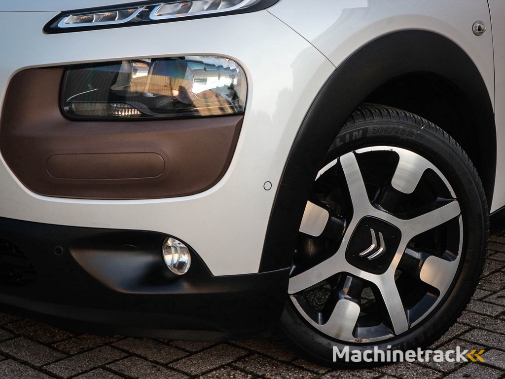 Citroën C4 Cactus 1.2 e-VTi Shine | Clima | Cruise | Navi | 17 inch | Pdc | Allseason |