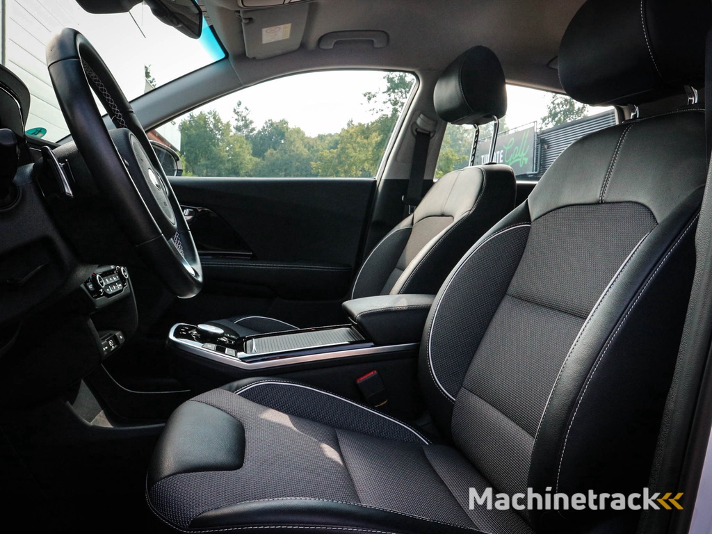 Kia e-Niro DynamicLine 64 kWh | Clima | Cruise | Navi | Led | Camera | Pdc | 3 fase lader