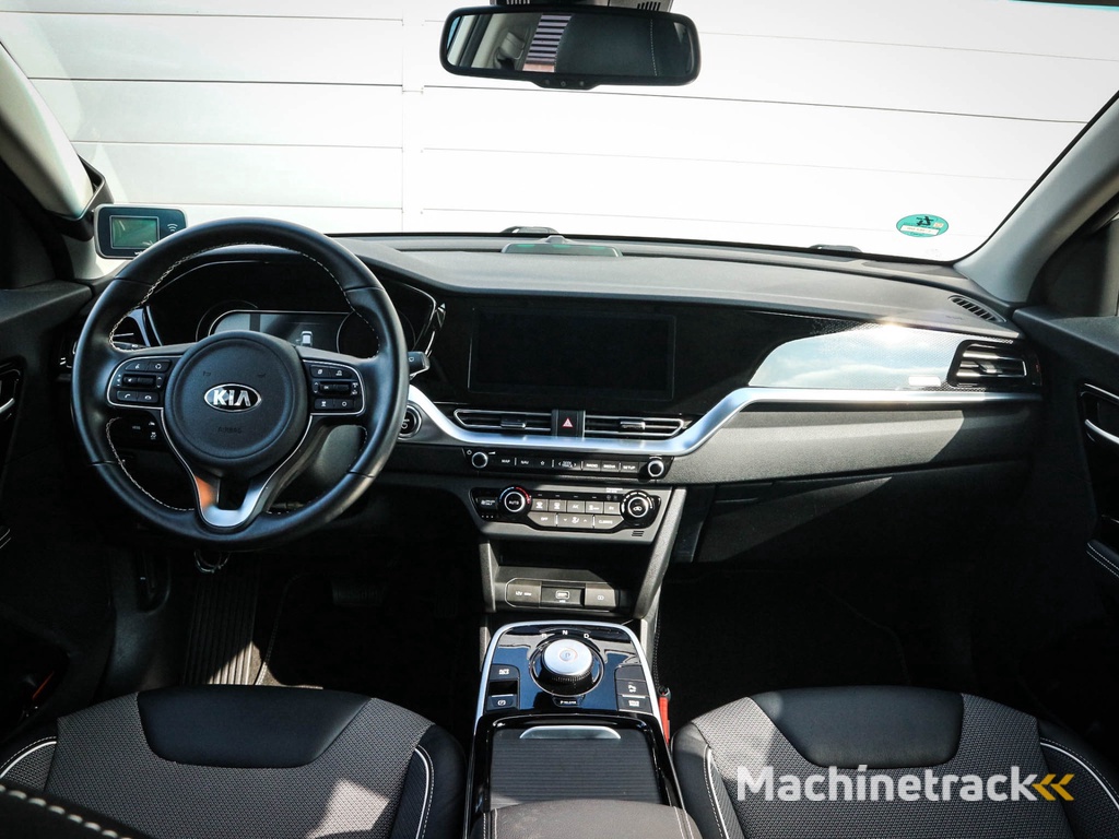 Kia e-Niro DynamicLine 64 kWh | Clima | Cruise | Navi | Led | Camera | Pdc | 3 fase lader