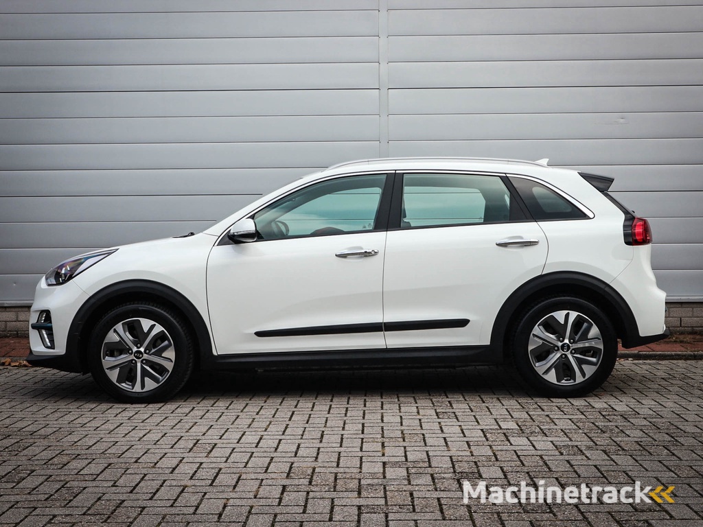 Kia e-Niro DynamicLine 64 kWh | Clima | Cruise | Navi | Led | Camera | Pdc | 3 fase lader