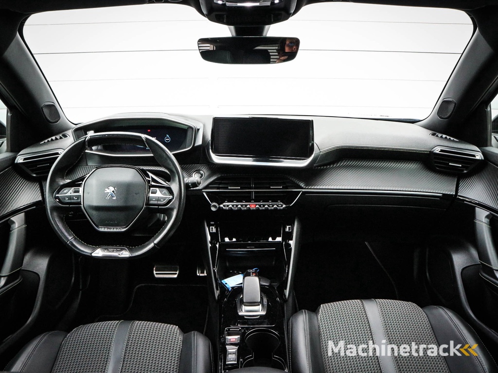 Peugeot e-2008 EV GT 50 kWh | Clima | Cruise | Navi | Panoramadak | Lichtmetaal | pdc | Camera | Led | Trekhaak |