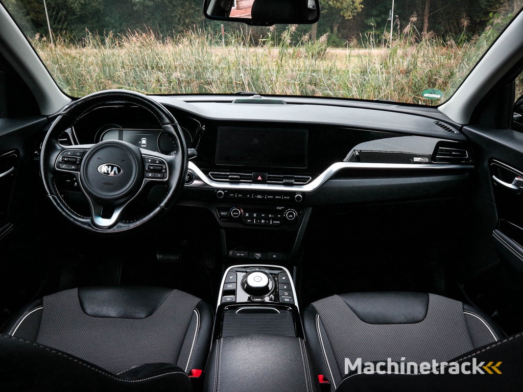 Kia e-Niro DynamicLine 64 kWh | Clima | Cruise | Navi | Pdc | Led | Camera | 3 fase lader