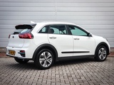 Miniaturansicht von Kia e-Niro DynamicLine 64 kWh | Clima | Cruise | Navi | Led | Camera | Pdc | 3 fase lader