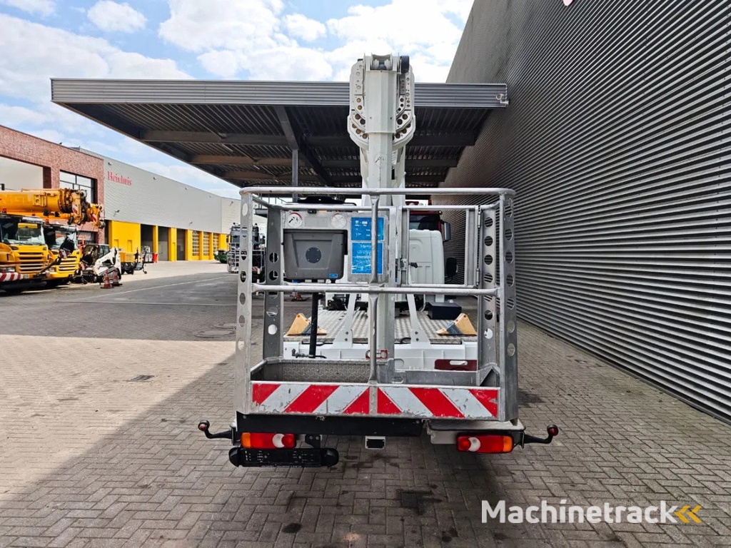 Nissan Cabstar 35.12 NT400 Ruthmann TBR 220.1