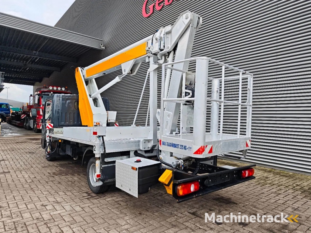 Nissan Cabstar 35.12 NT400 Multitel MJ201