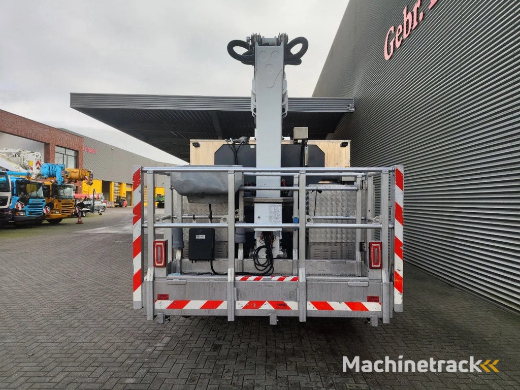 Mercedes-Benz Antos 1833 4x2 France Elevateur 284 TBE