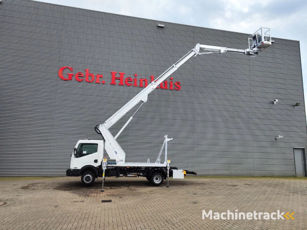 Nissan Cabstar 35.12 NT400 Multitel MJ201