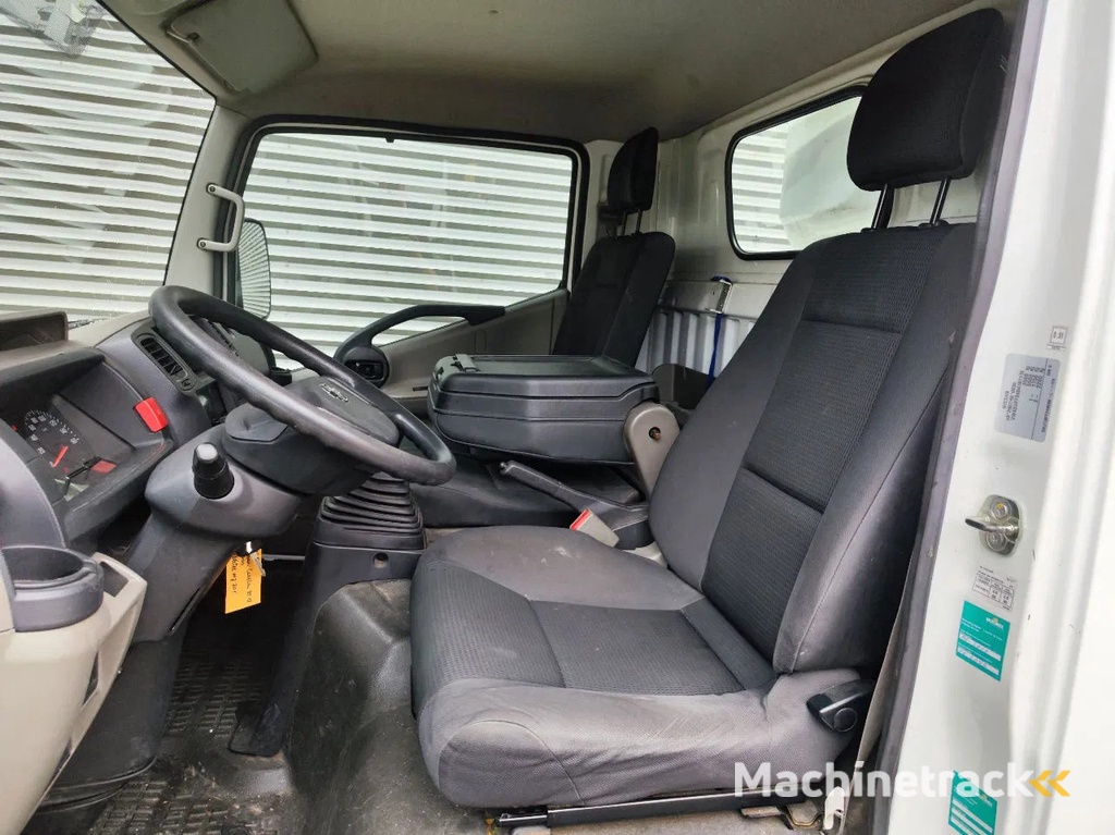 Nissan Cabstar 35.12 NT400 Multitel MJ201