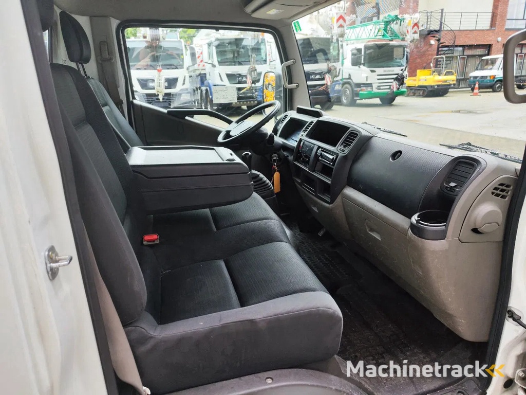 Multitel MJ201 Nissan Cabstar 35.12 NT400