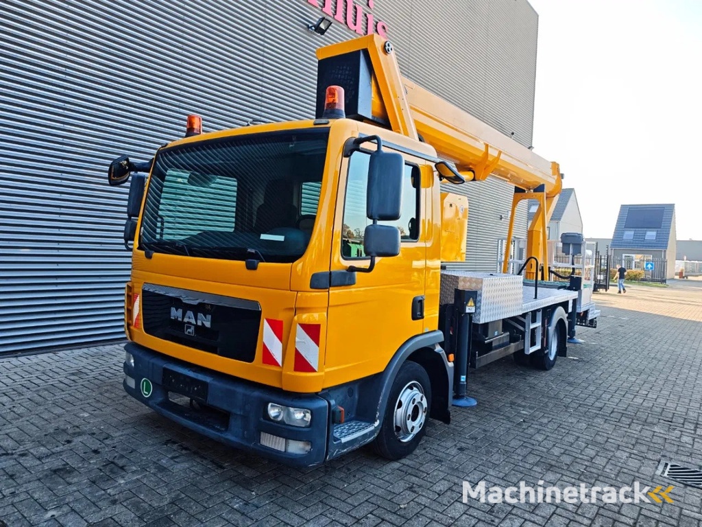MAN TGL 7.150 4x2 Ruthmann T330